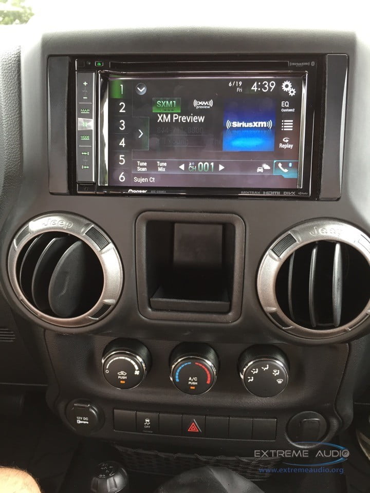 Mechanicsville Jeep Wrangler Gets CarPlay Radio