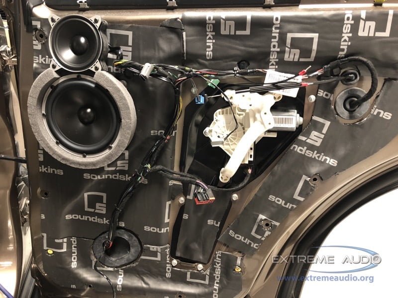 Custom Stereo System for Land Rover LR4 from Rockville